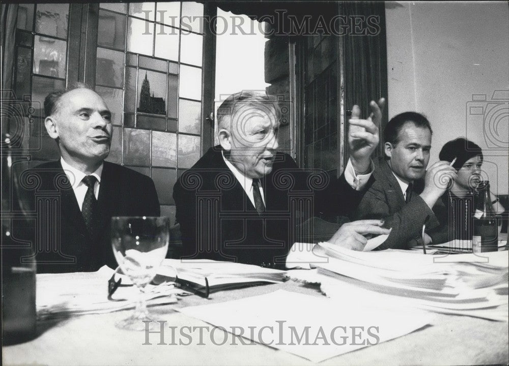 1969 President Ho Tachi Minh/ Peter Gingold,/Willi Mohn In Vietnam - Historic Images