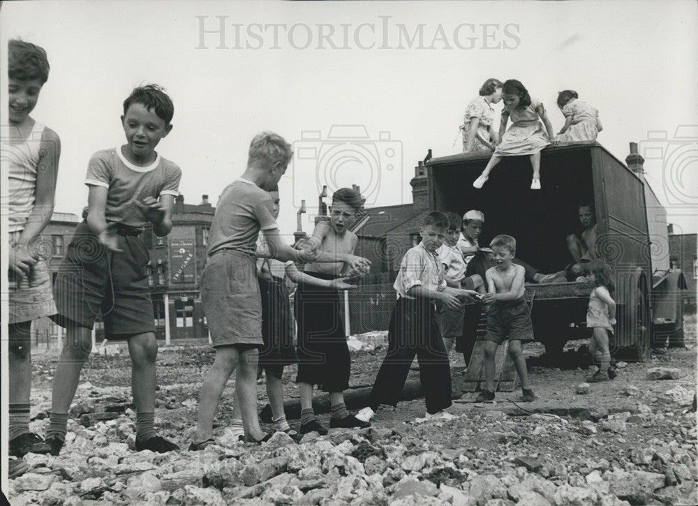 Press Photo Spirit is Shown by a Chain of Boys when Loose Stones Have to be Load - Historic Images
