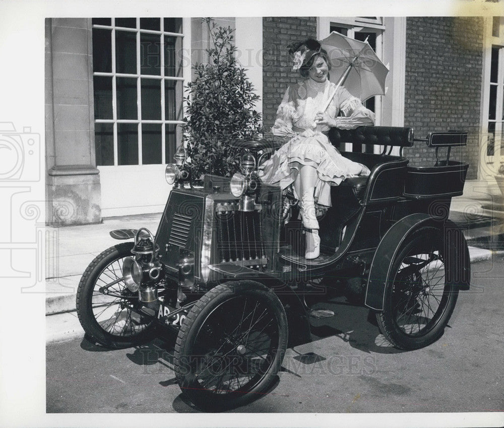 1900 Renault auto-Historic Images