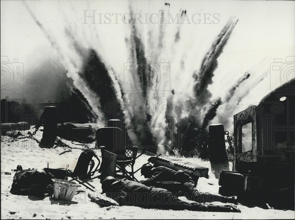 1964 Jean-Paul Belmondo Actor Week-End Zuydcoote Heavy Fire Scene - Historic Images