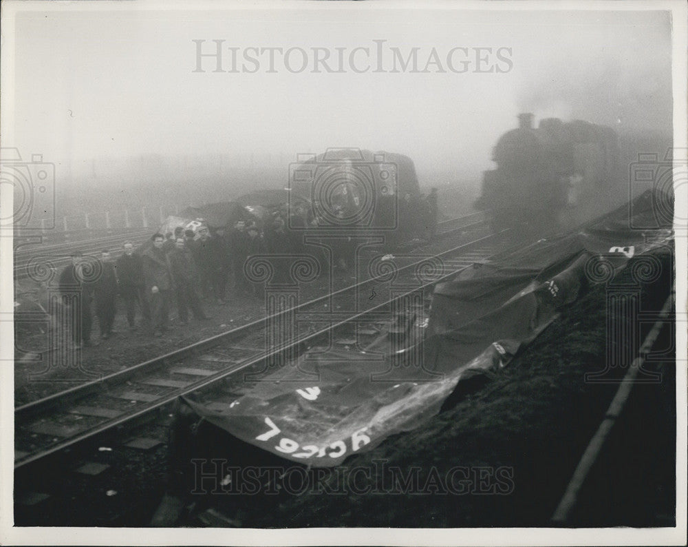 1958 Press Photo 10 Killed And 87 Injured As Two Trains Collide In Thick Fog - Historic Images