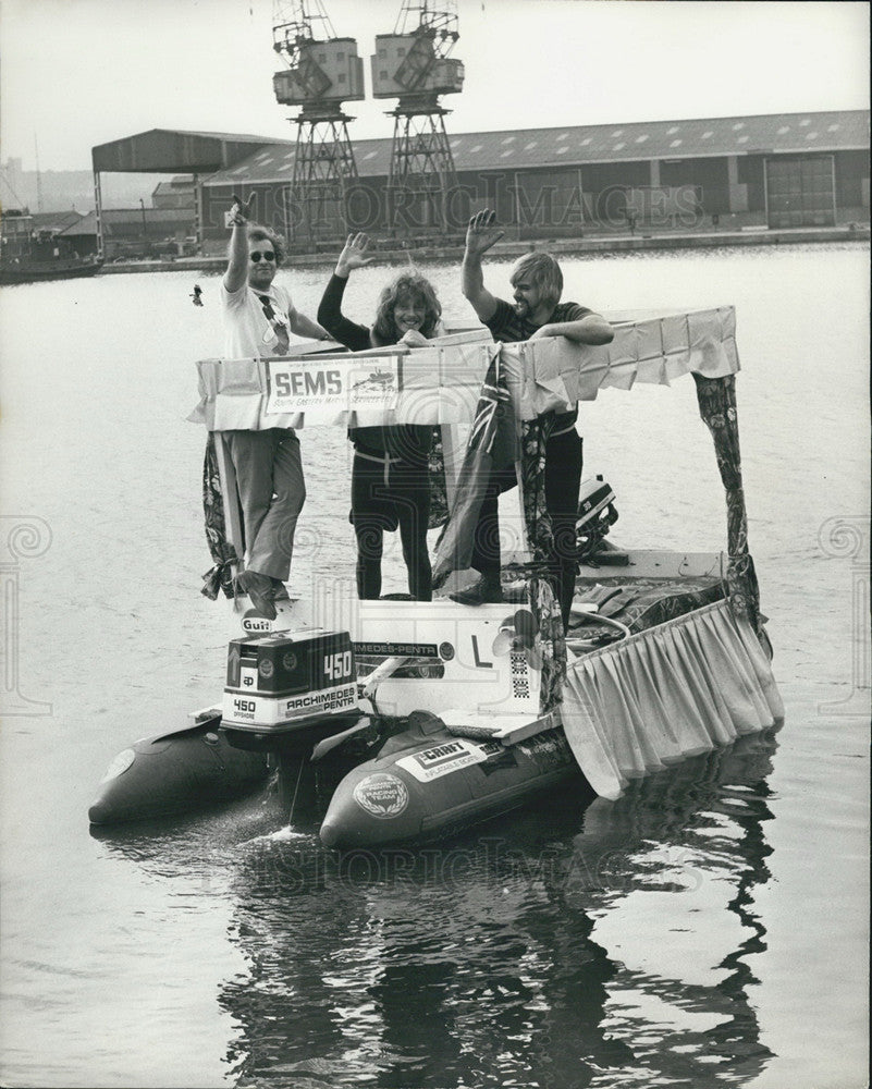 1972 3 Men Set Sail On 4 Poster Bed For Paris-Tom Mike And David - Historic Images