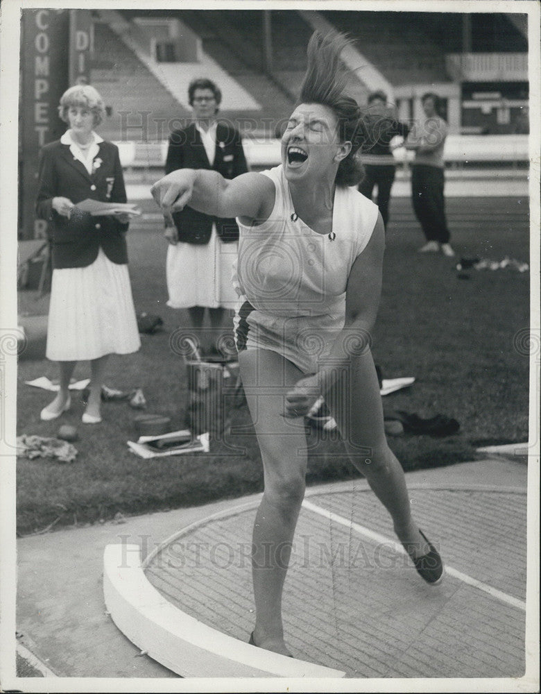 1960 Shot Putter Susan Allday Action Shot Amateur Athletic - Historic Images