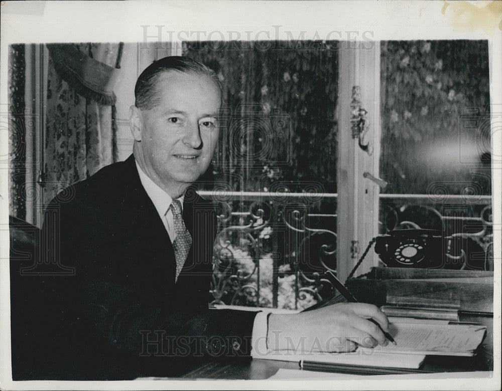 1953 British Minister in Paris Becomes Ambassador to Moscow - Historic Images