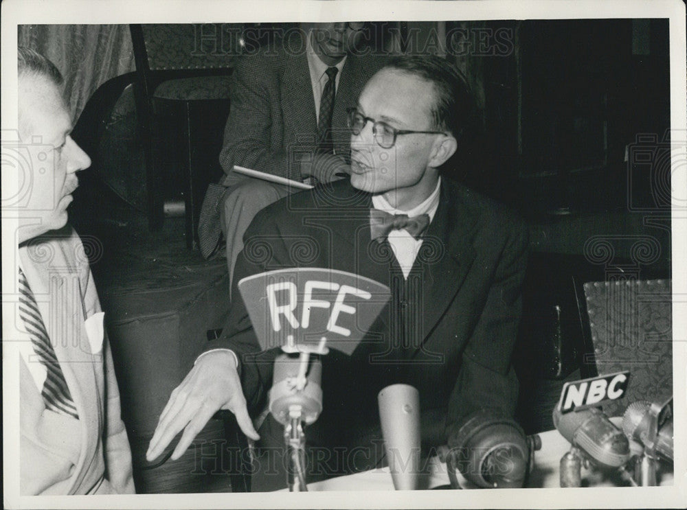 Press Photo AP correspondent William Oatis - Historic Images