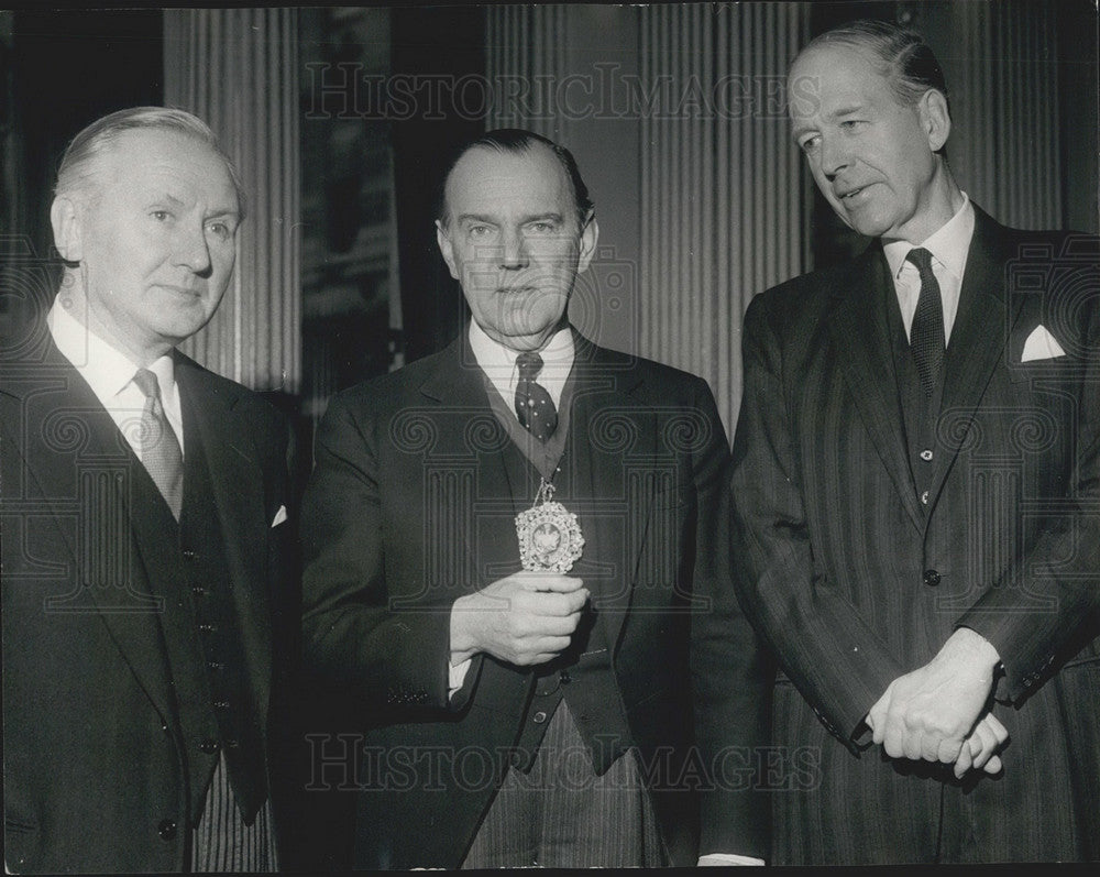 1967 Sir Leslie O&#39;Brien,Sir Gilbert Inglefield &amp; in England - Historic Images