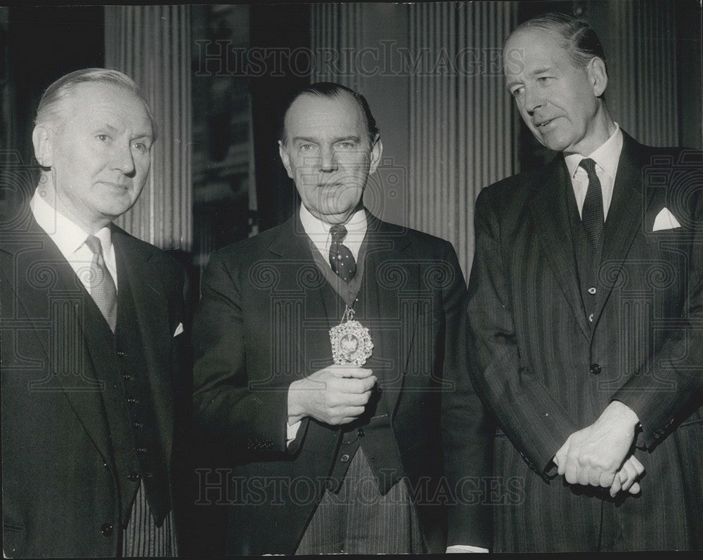1967 Sir Leslie O'Brien,Sir Gilbert Inglefield & in England - Historic Images
