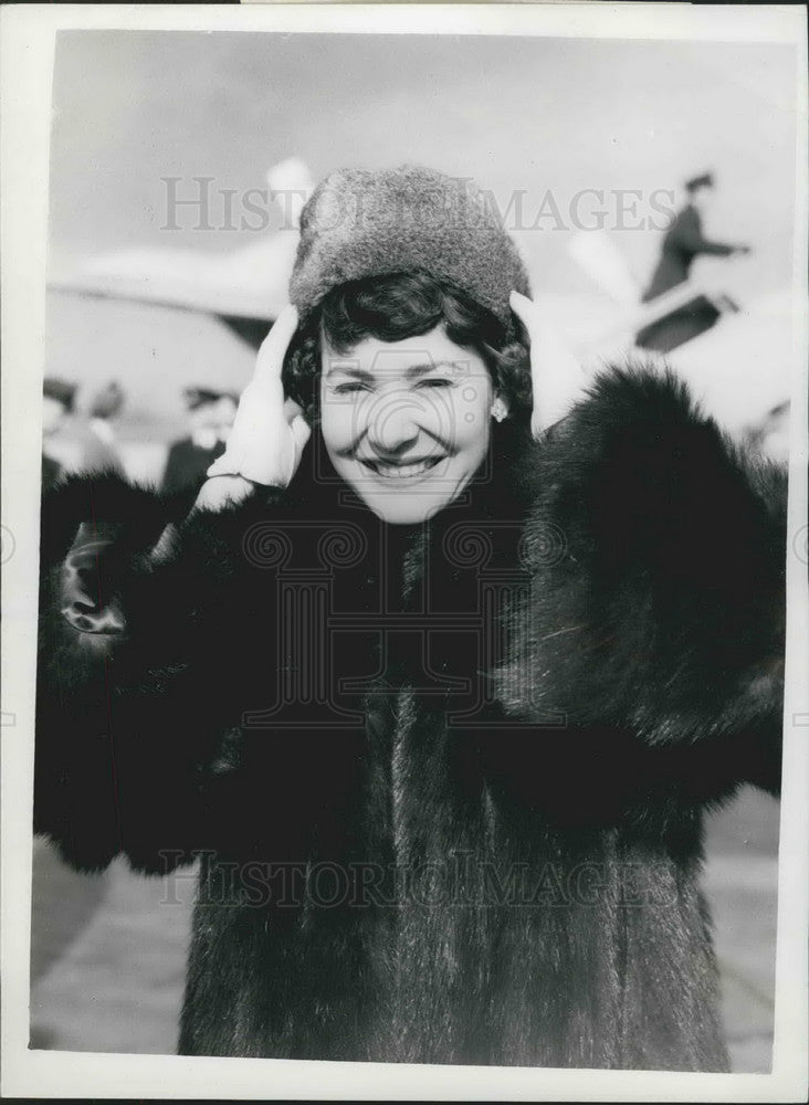 1955 Cherry Marshall leaving London Airport - Historic Images