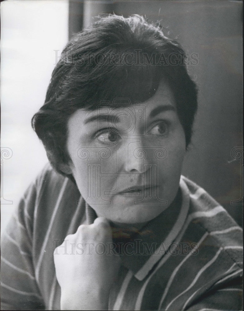 1965 Press Photo London Businessman Tiber Markus's Wife Rosa Hungarian Prisoner-Historic Images