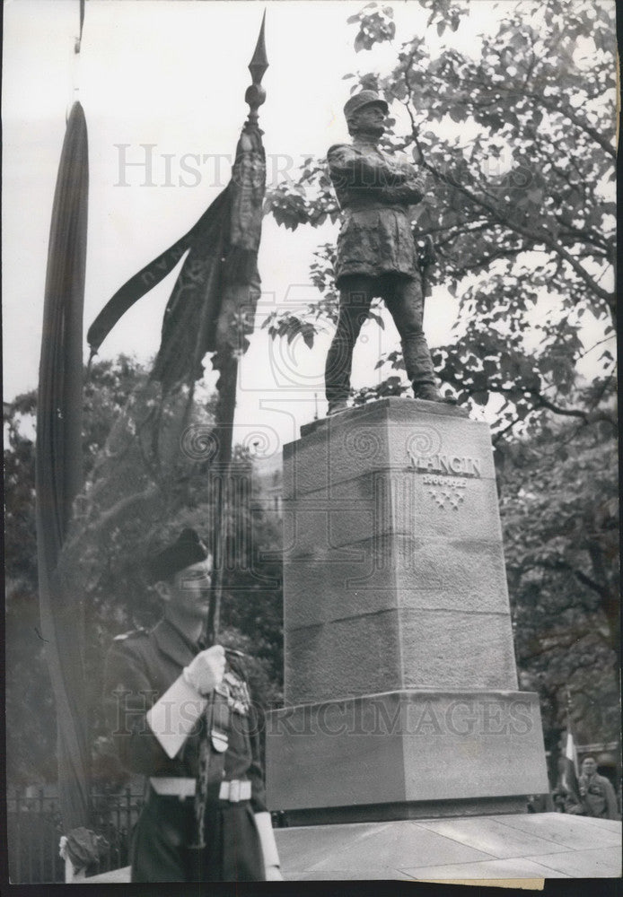 1954 Press Photo General Margin Statue in Germany - Historic Images