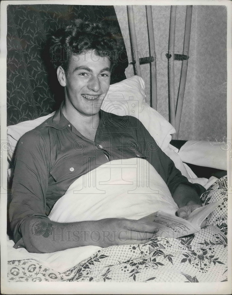 1953 Cpl.Robert Manning Awarded Military Medal - Historic Images