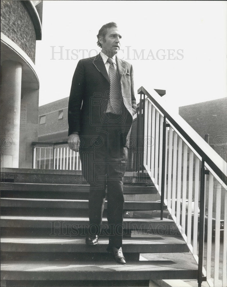 1975, John Stonehouse Makes His Obligatory Report To The Police - Historic Images