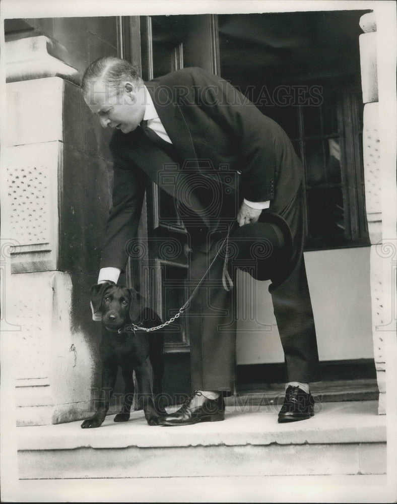 1956 Press Photo Foreign Secretary,Mr. Selwyn Lloyd &amp; his Labrador puppy-Historic Images