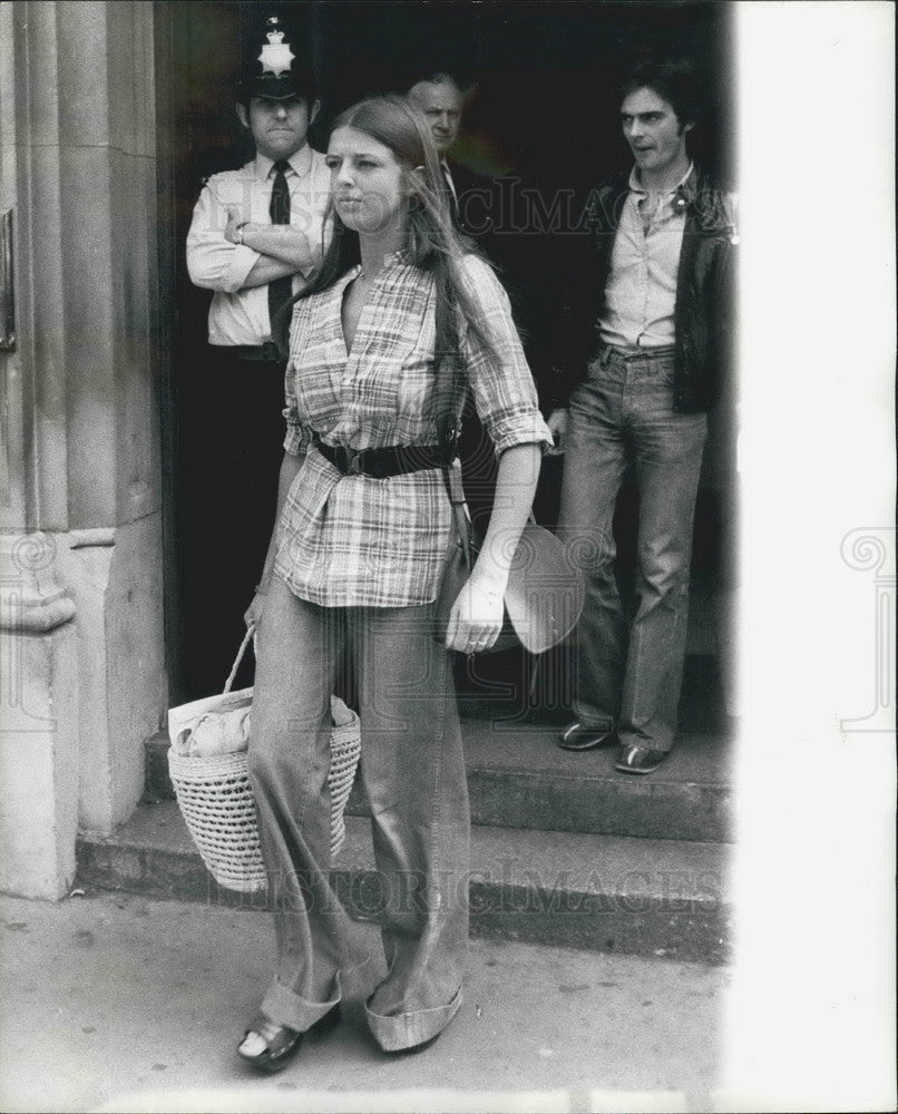 1975, Jane Stonehouse at courthouse for dad&#39;srial - KSB00539 - Historic Images