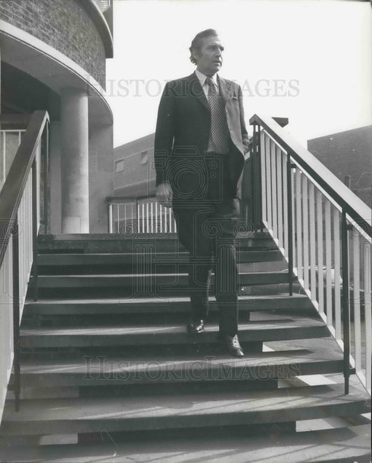 1975 Mr. John Stonehouse Makes His Obligatory Report To The Police - Historic Images
