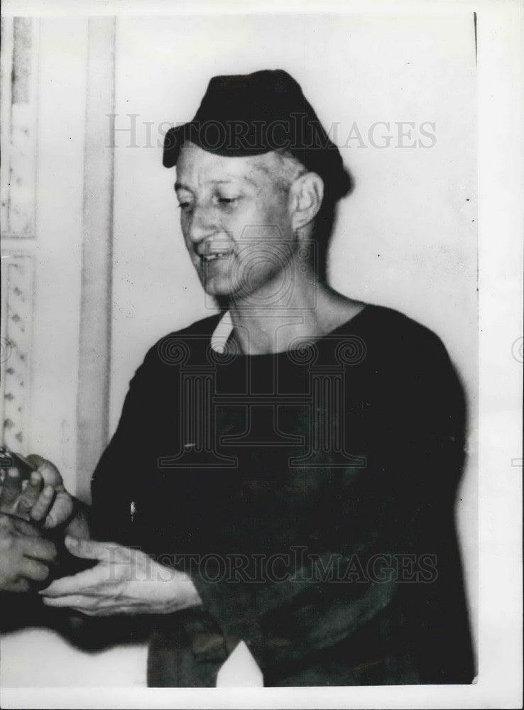 1957, James Swinburn in jail in Cairo - KSB00665 - Historic Images