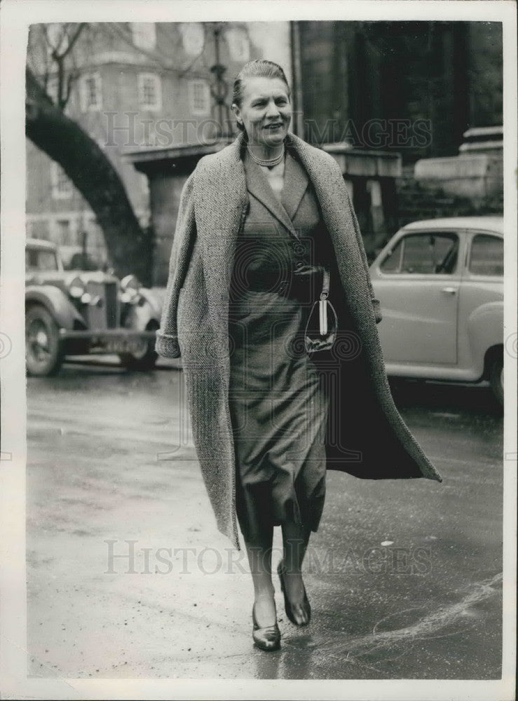 1955 Press Photo Dr.Edith Summerskill arriving at Transport House For Meeting-Historic Images