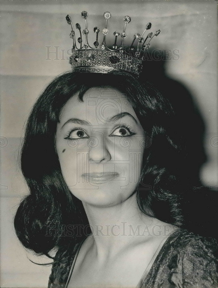 1964 Press Photo Singer Miss Moussia With Her Crown Wins Song Princess Of 1964 - Historic Images