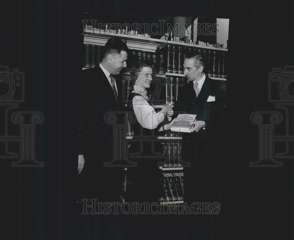 1956 Press Photo American Memorial Library in Berlin - One Millionth Book.-Historic Images