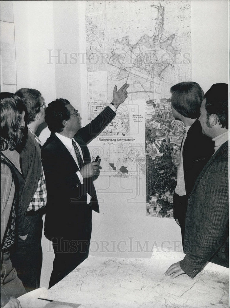 Press Photo Professor Heinz Moser & Students Investigate Agricultural Issues - Historic Images