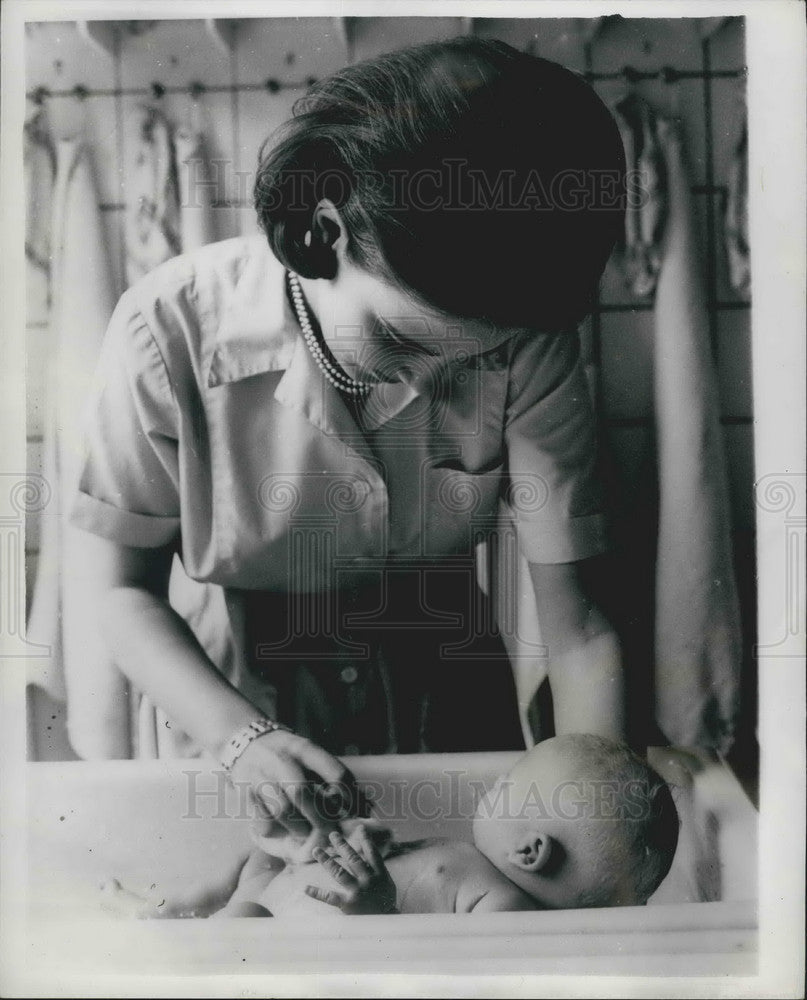 Press Photo Princess Anne-Marie bathes a baby during training in Copenhagen-Historic Images