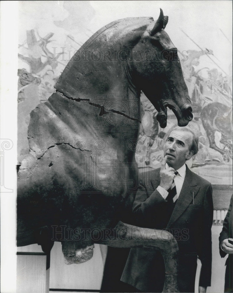 1979, Norman St john Stevas visits horses of San Marco - Historic Images