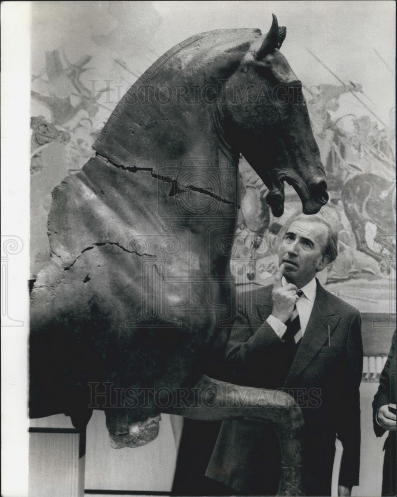 1979, Norman St john Stevas visits the horses of San Marco - Historic Images