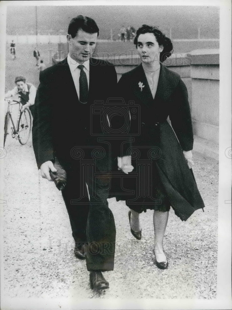 1959 Press Photo Eileen Stevenson &amp; her husband Tom seen in London - KSB01763-Historic Images