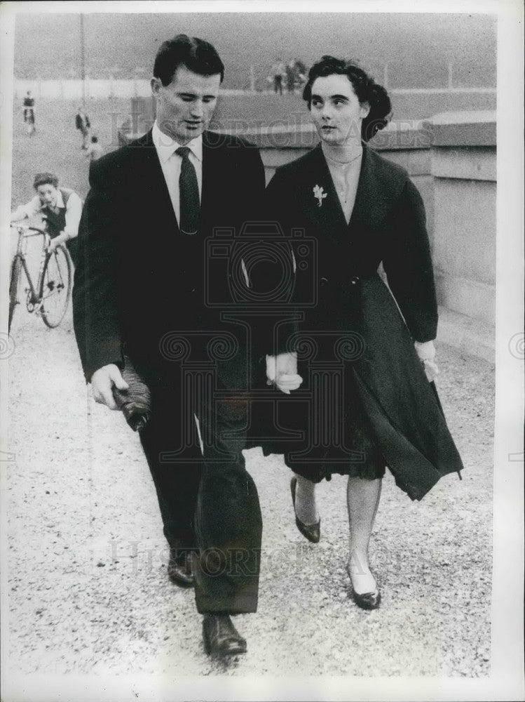 1959 Press Photo Eileen Stevenson & her husband Tom seen in London - KSB01763-Historic Images