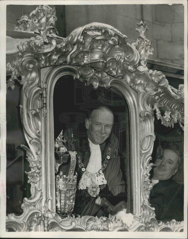 1959, The Lord Mayor Of London Waves From A Carriage - Historic Images