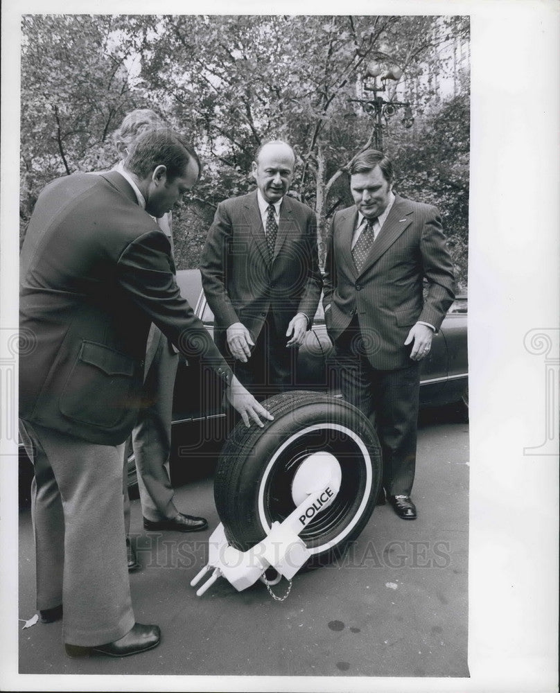 1972, The French Boot used to immobilize the wheel of a car - Historic Images