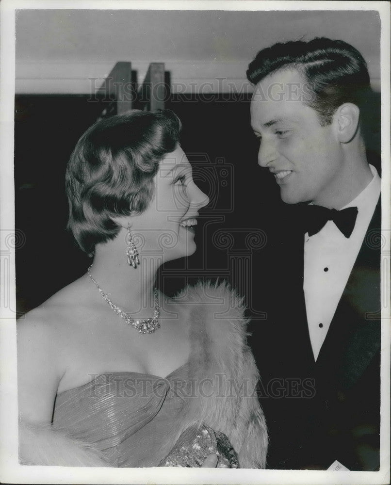 1954 Press Photo David Knight &amp; Hermoine Harvey Attend Premier Of Their New Film - Historic Images