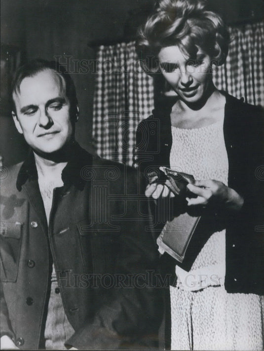 1961 Press Photo Actor Werner Klemperer & Ruta Lee - KSB02463 - Historic Images