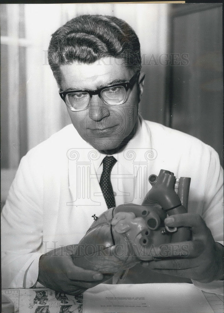 1969, Dr. Rudolf Zenker Leads Heart-transplantation in Munich - Historic Images