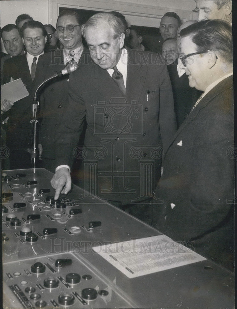 1953 "Voice of the Free World" strengthened - Historic Images