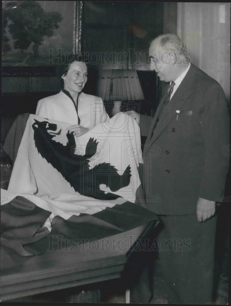 1953 Press Photo Berlin flag for Circus Busch - KSB02493-Historic Images