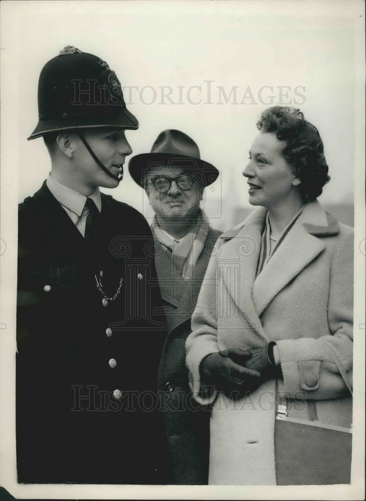 1957 Press Photo Frau Annemarie Reneger and Professor Pascal Jordan & Policema-Historic Images