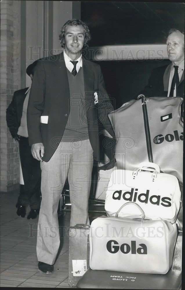 1975 David Lloyd Returns Home From Australia Because Of injuries - Historic Images