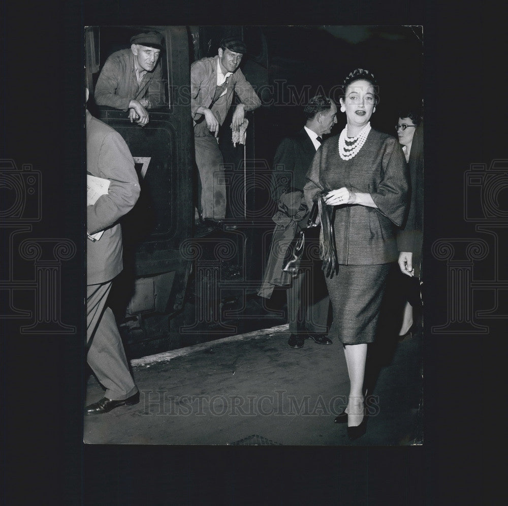 1961 Press Photo Actress, Dorothy Lamour Arrives In Britain - KSB03045-Historic Images