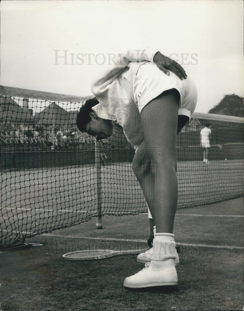 Press Photo long limbed Althea Gibson tennis court grass - Historic Images