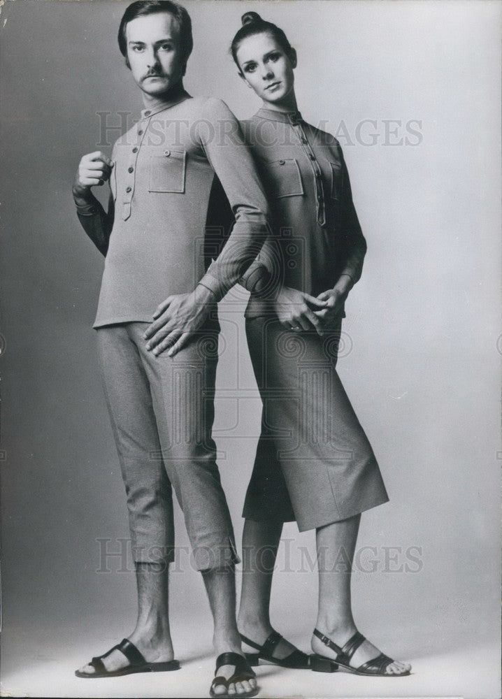 1970 elastic design turtleneck buttons trousers gaucho pants fabric - Historic Images