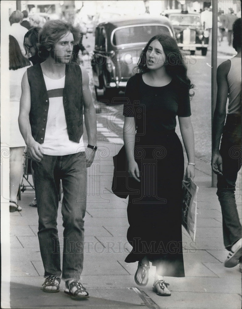 Press Photo So I said I'd never go maxi but a girl can change her mind can't she-Historic Images