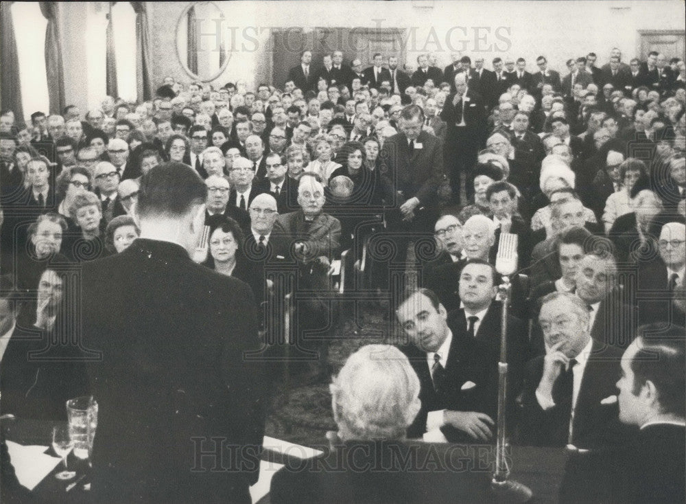 1969 Press Photo Mr. Rupert Murdoch listening to a speech - KSB03647-Historic Images