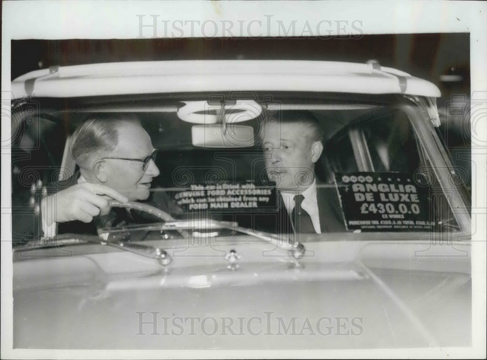 1959 Press Photo Prime Minister Mr. Harold MacMillan Motor Show Ford Anglia - Historic Images