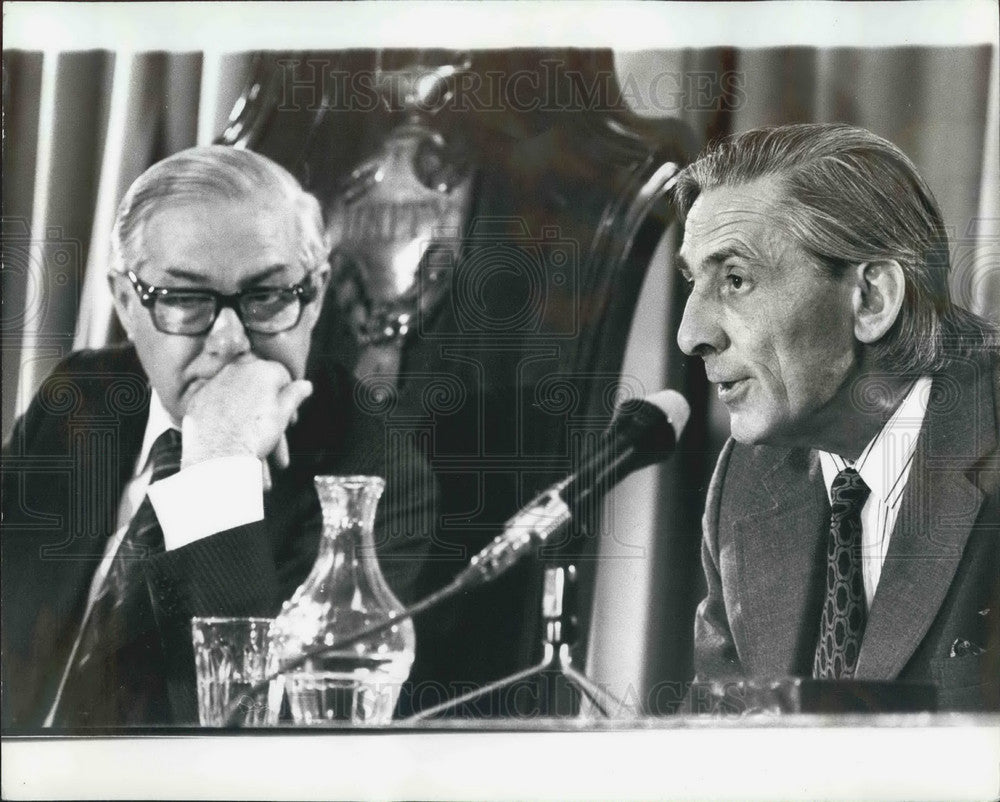 1977, PM Mr Callagham & Mr. Len Murray of the TUC - KSB03891 - Historic Images