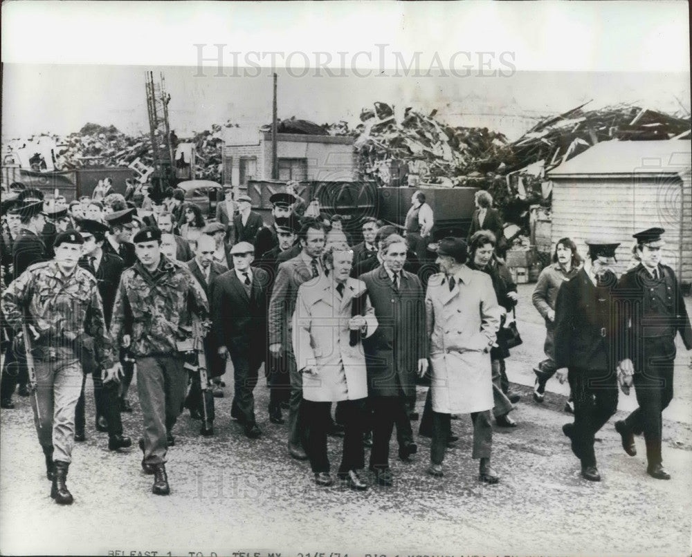 1974 Mr. Len Murray, the T.U.C. General-Secretary and protestors - Historic Images