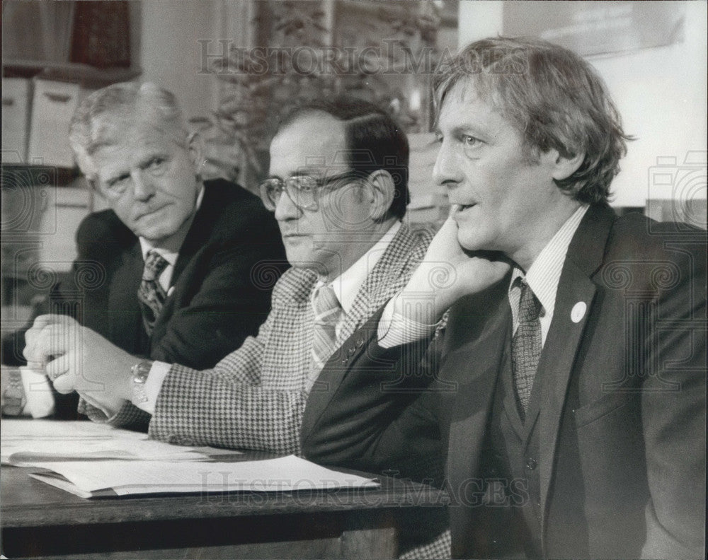 1976, Garfield Todd, Professor Mumtaz Soysal & Lord Avebury - Historic Images