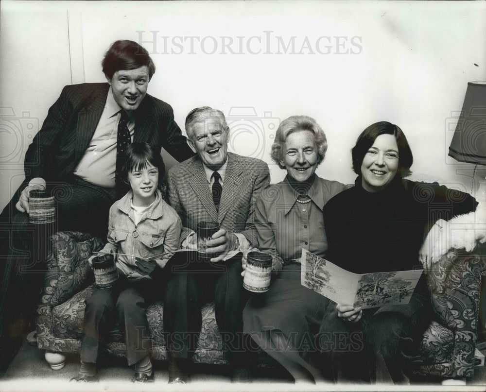 1976 Press Photo  Rhodesian Prime Minister, Garfield Todd & family - Historic Images