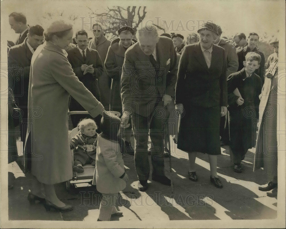 1958, Mr. Harold and Lady Macmillan - KSB04115 - Historic Images