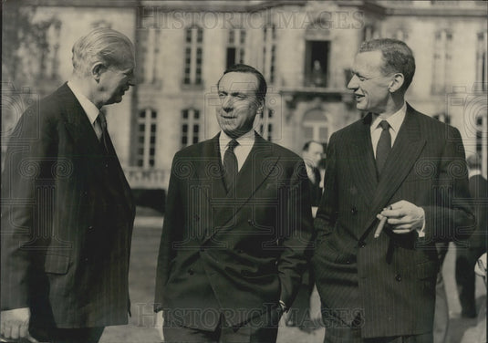 1959, PM MacMillan in Paris w/ Michel Debre & M. Couve de Murville - Historic Images